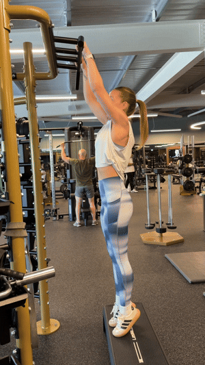carly doing her first pull up
